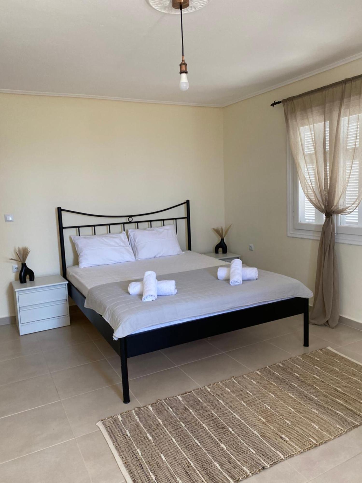 Coastal Haven Apartment Kalamata Bagian luar foto